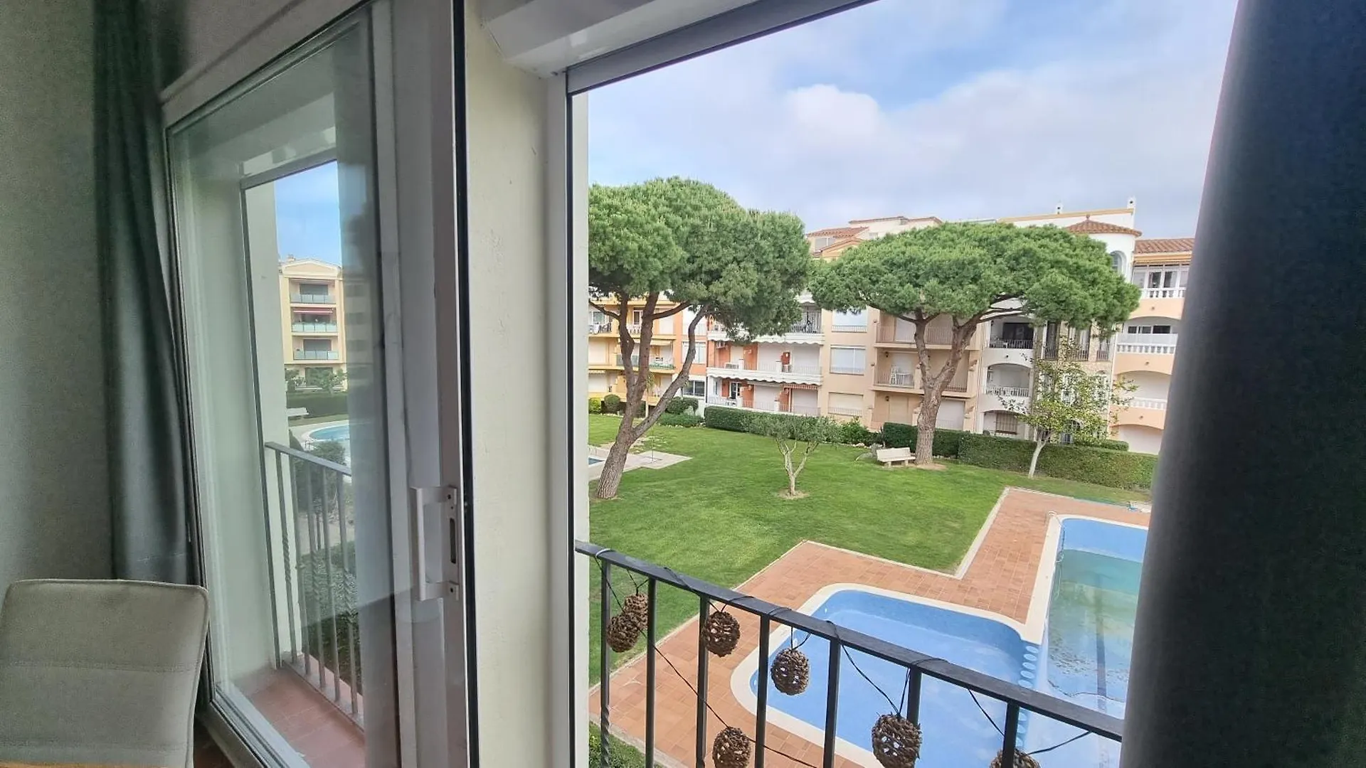 Apartamento A 200 M De La Playa Con Vista A La Piscina Y Parking Cubierto Gratuito Empuriabrava 0*,  Espagne