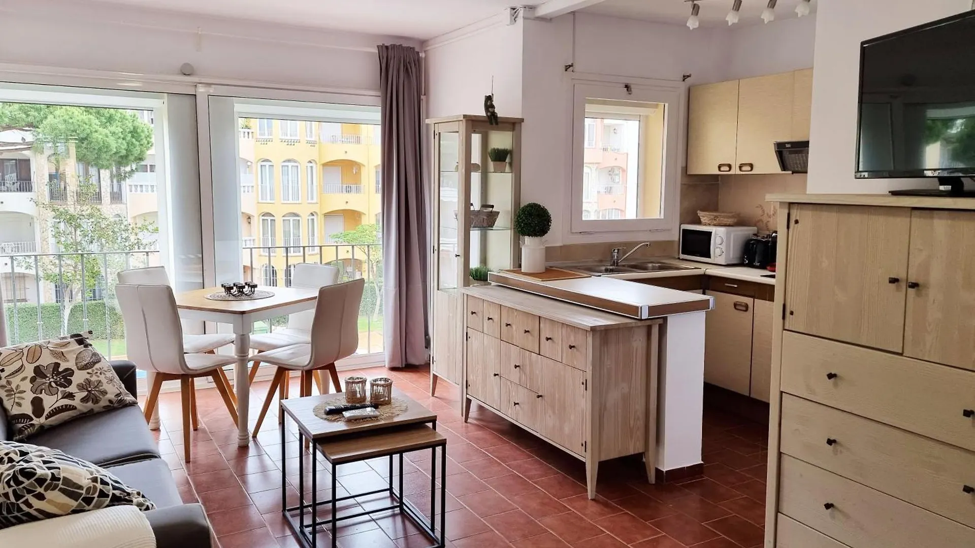 Appartement Apartamento A 200 M De La Playa Con Vista A La Piscina Y Parking Cubierto Gratuito Empuriabrava
