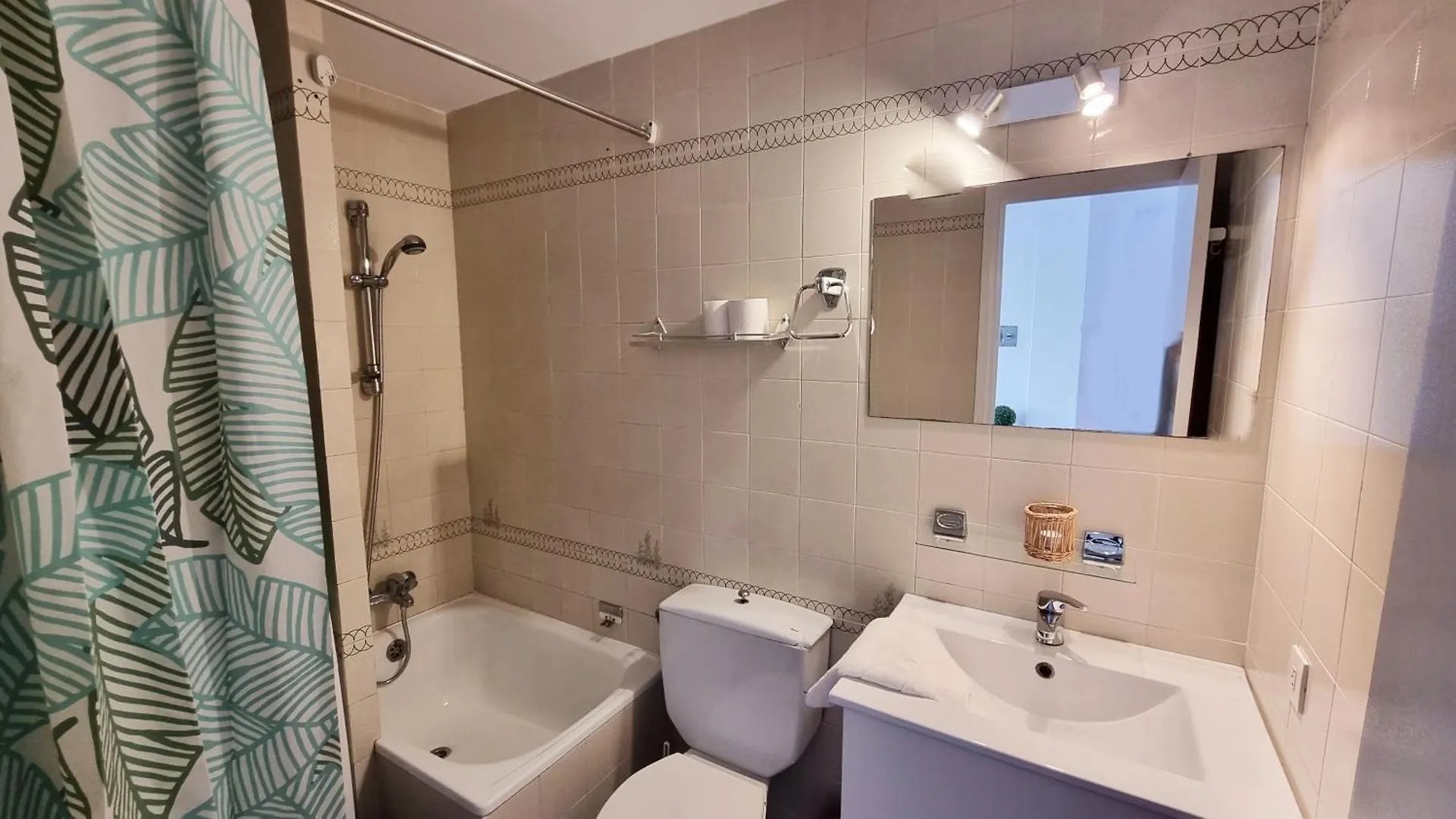 Apartamento A 200 M De La Playa Con Vista A La Piscina Y Parking Cubierto Gratuito Empuriabrava Apartment